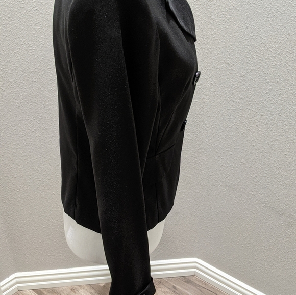 Blazer - Picture 2 of 9